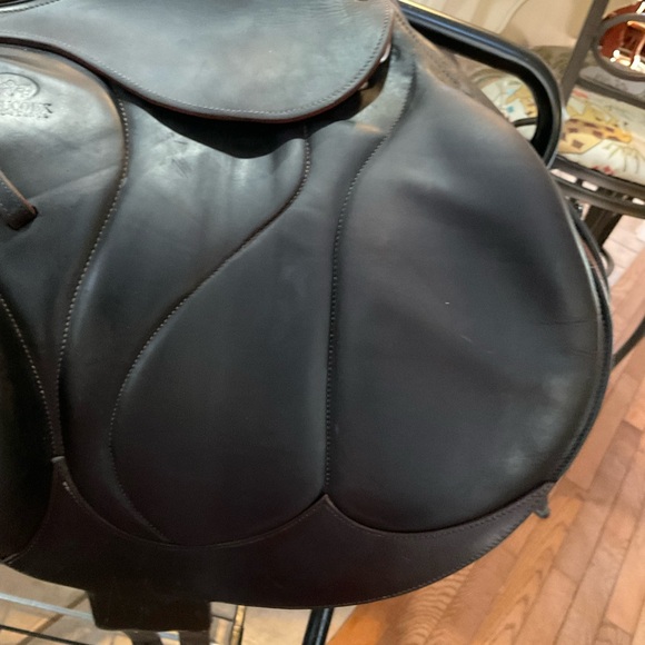Devoucoux Chiberta Saddle 17.5 inch seat, 2013, cover and two girths, rich brown - Picture 9 of 16